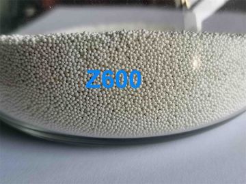 Z600 600 - 850μM Ceramiczne śrutowanie Wysoka twardość Gładka powierzchnia Biały kolor